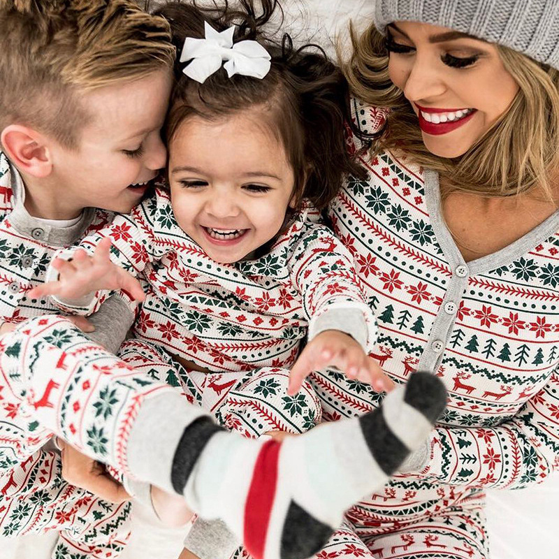 Ensemble de pyjamas de Noël assortis pour toute la famille : Père, Mère, enfants, bébé. Tenue de pyjama pour papa, maman, fille et fils. – Image 2