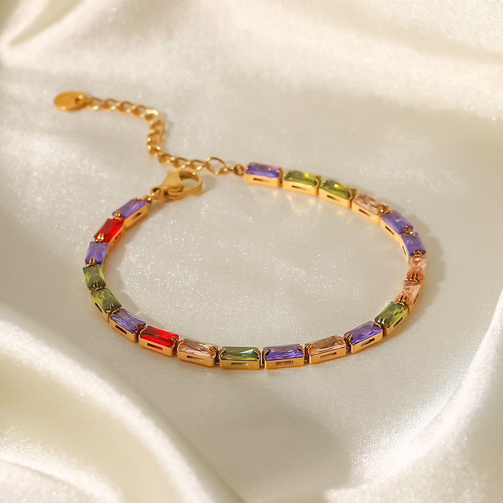 Bracelet femme en acier inoxydable doré à zircons carrés – multicolore ou blanc – Image 2