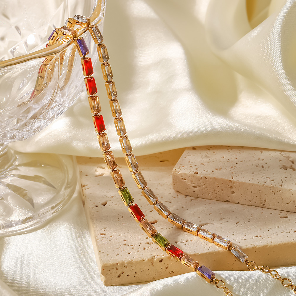 Bracelet femme en acier inoxydable doré à zircons carrés – multicolore ou blanc – Image 7