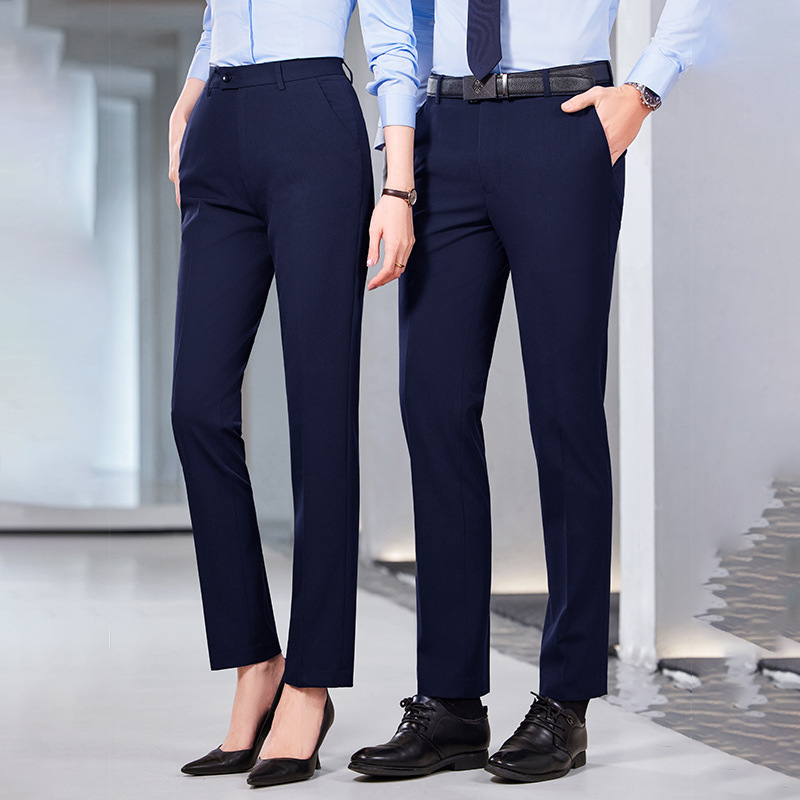 Pantalon de cérémonie ajusté à taille haute et drapé, qui met en valeur la silhouette