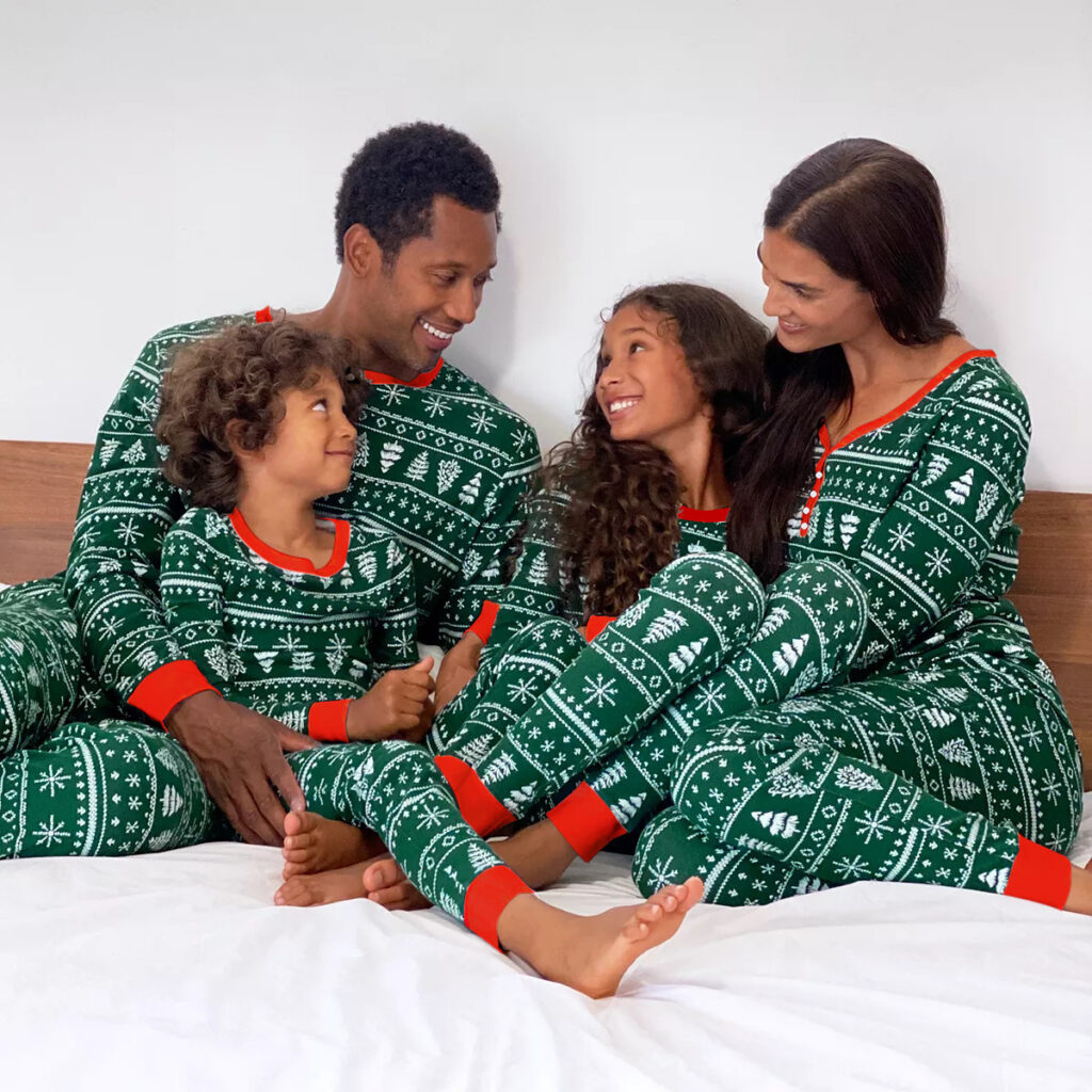 Ensemble parent-enfant pour la maison, imprimé de Noël aux couleurs contrastées