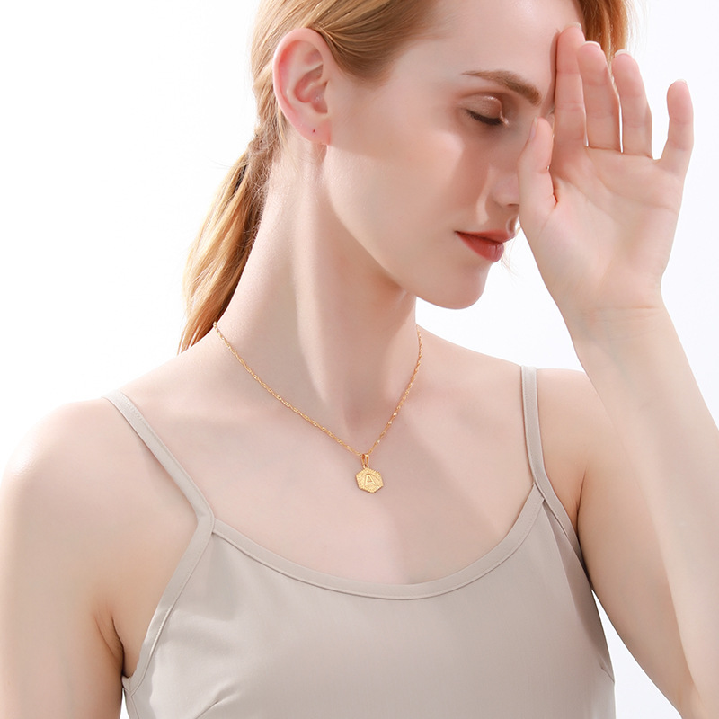 Collier initiale hexagonal A à Z – couleur or – Image 5