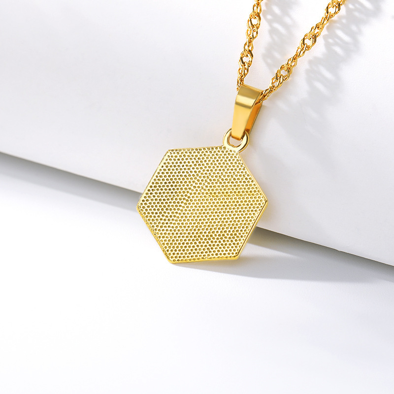 Collier initiale hexagonal A à Z – couleur or – Image 6